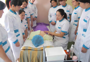 專業(yè)家政服務(wù) 月嫂育嬰醫(yī)陪與深度清潔，一站式滿足家庭精細(xì)化需求